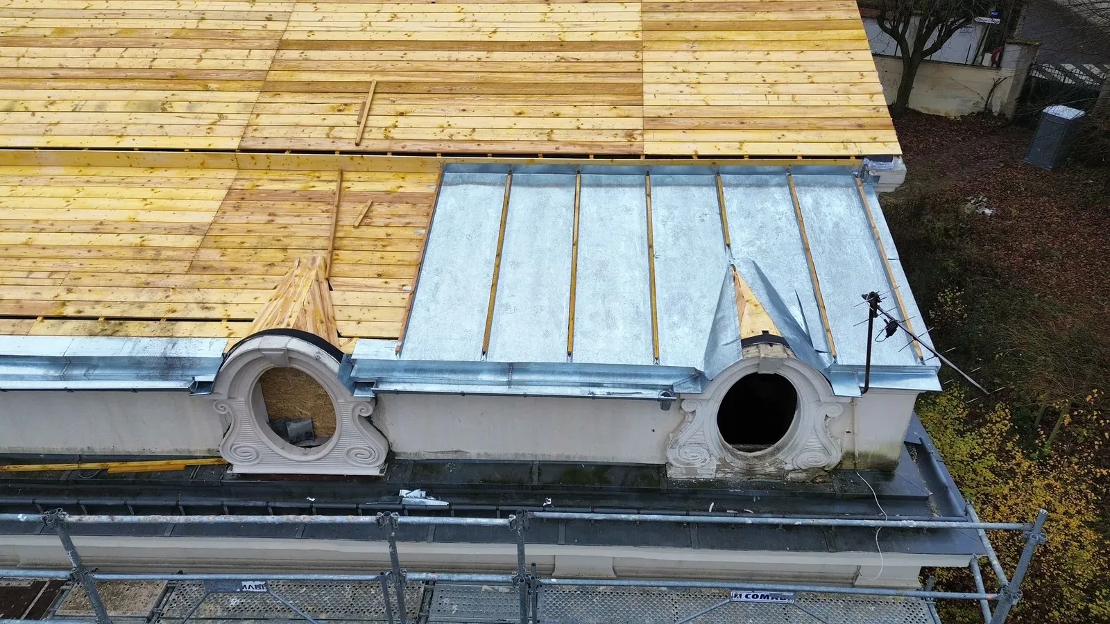 Réalisation : Rénovation de toiture : support bois et couverture zinc — Couverture zinc